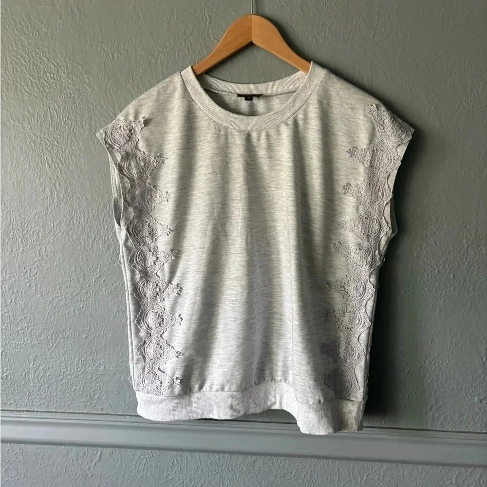 On Twelfth, sleeveless, appliqué, lace detail, grey, tank, size large